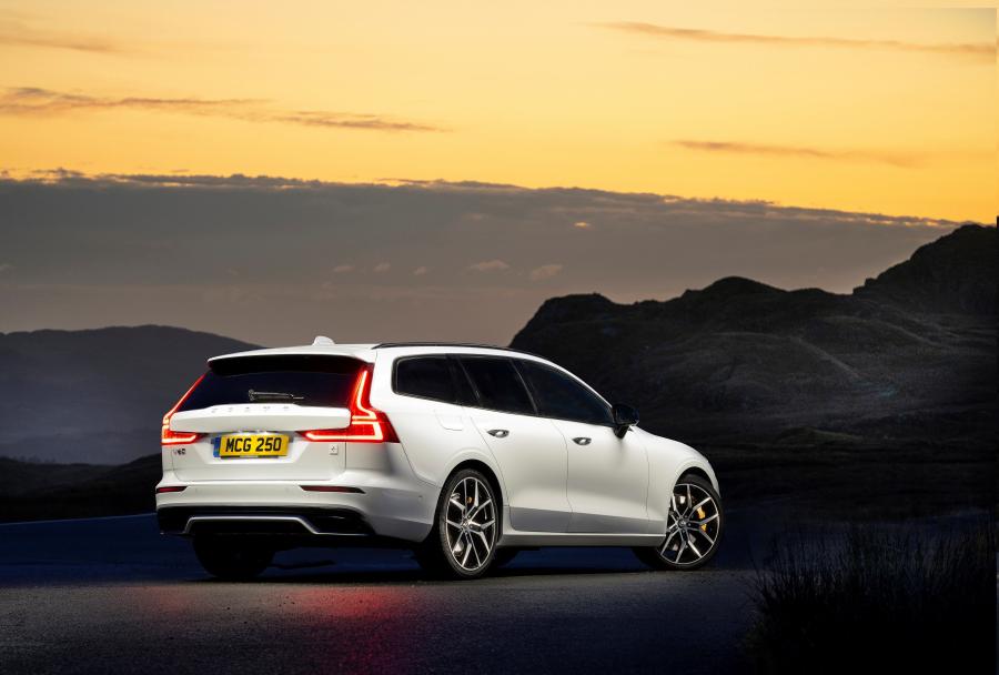  Volvo V60 T8 Polestar Engineered 2019 года  (UK) (фото 31 из 40)